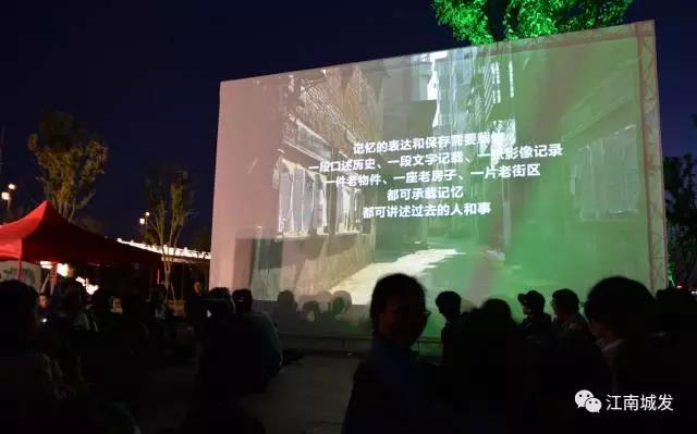 △ 央美雕塑系公共藝術(shù)工作室主任胡泉純老師與在場(chǎng)觀(guān)眾分享近二十天的創(chuàng  )作成果
